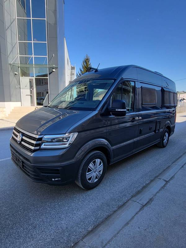 Glavna slika projekta VW Crafter z bočnimi razširitvami