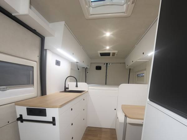 Slika projekta: FIAT DUCATO L2H3 (za 2 osebi) 